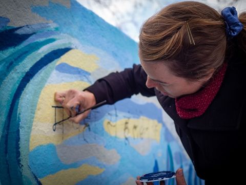 SE INAUGURA UN NUEVO MURAL EN LLORET DE MAR, CON MOTIVO DEL DÍA MUNDIAL DE LA LENGUA MATERNA